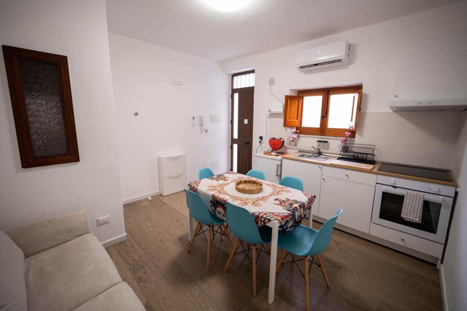 Matilde'S Holiday House แตร์ราซีนี ภายนอก รูปภาพ